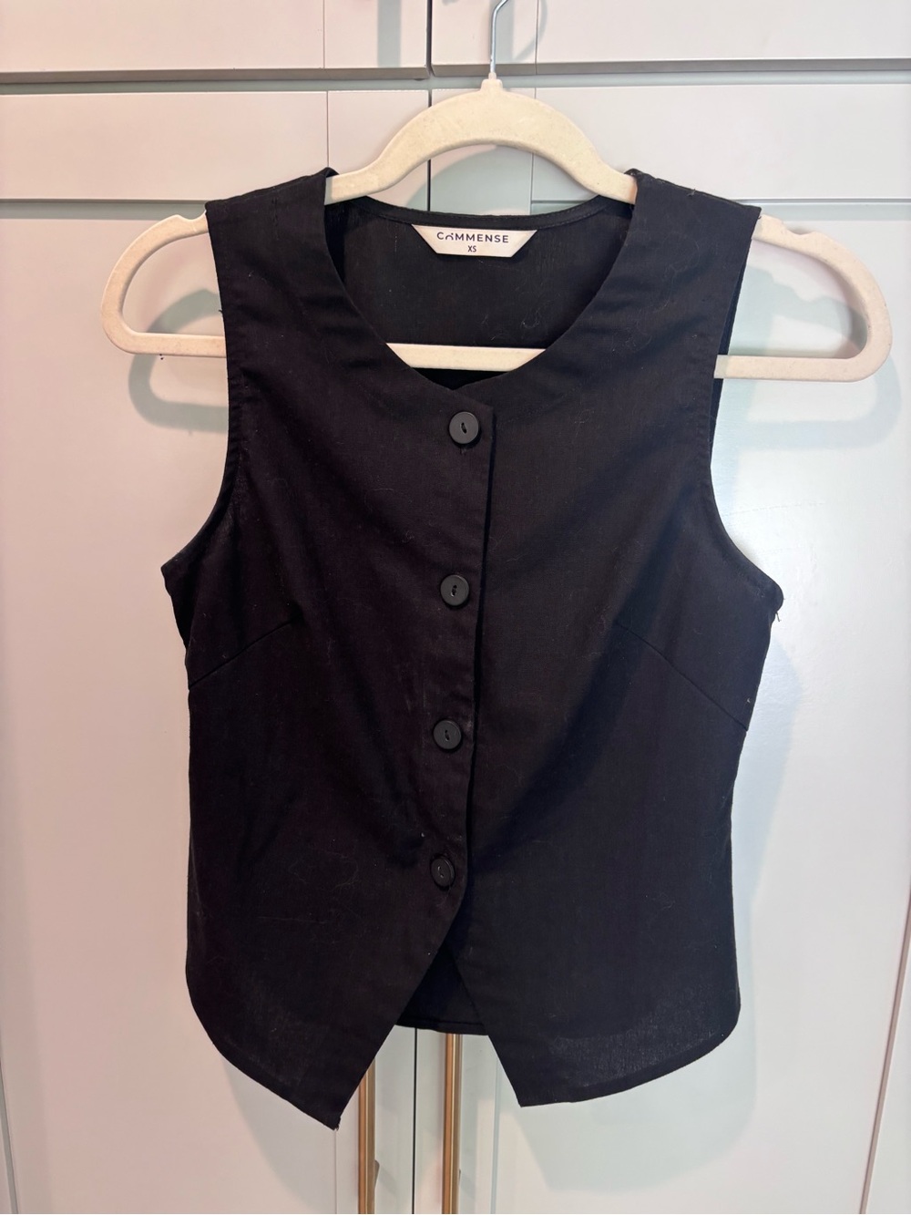 Commense Black Sleeveless Button-Front tapered vest in Black linen like fabric